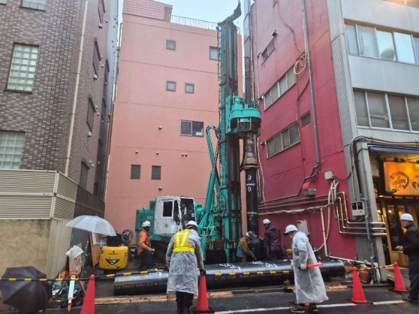東京都千代田区外神田における杭工事