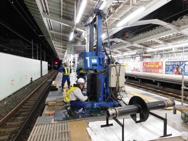 西武新宿駅ホームドア設置に伴うホーム補強工事